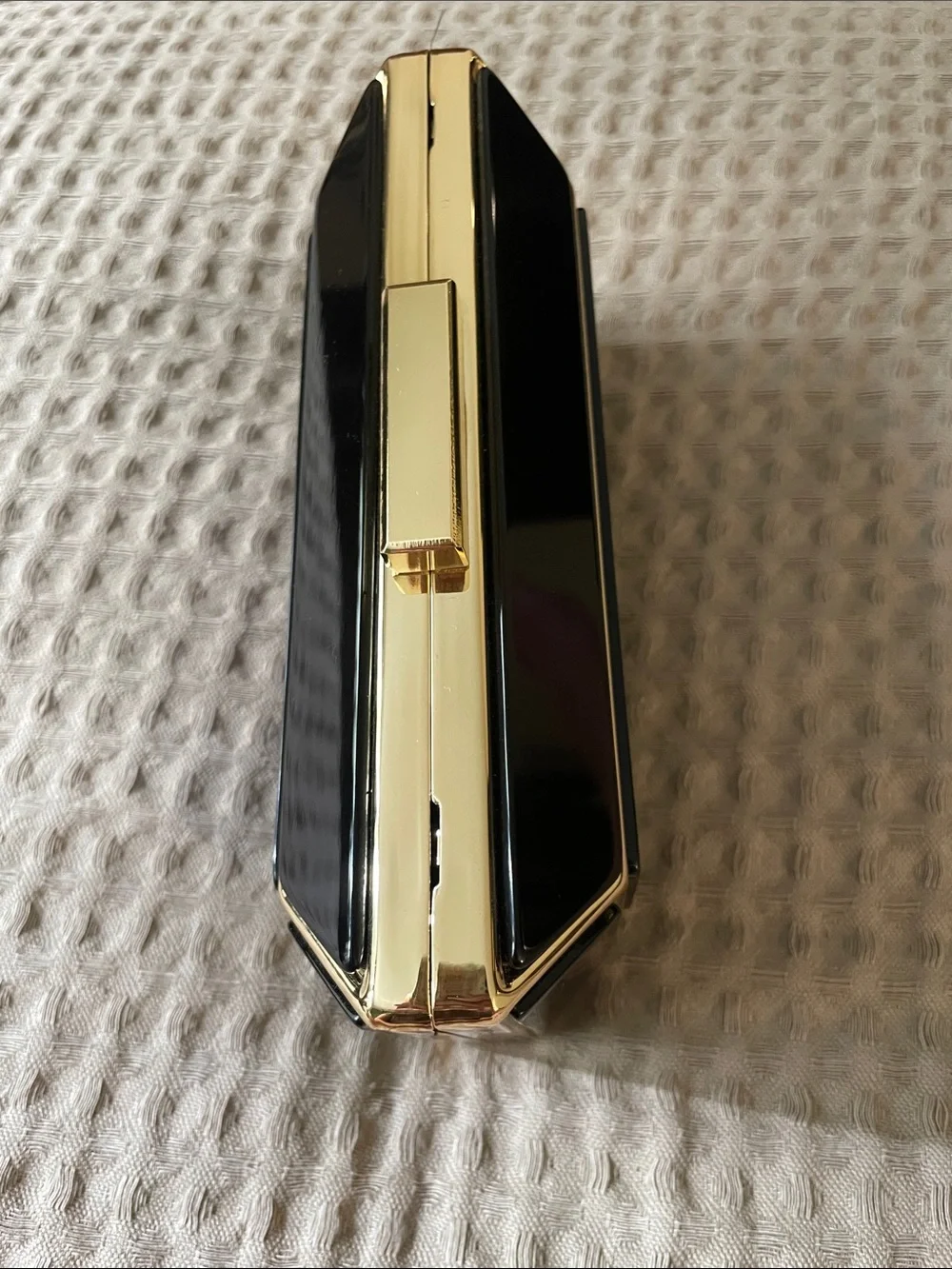 Uterque polished black
